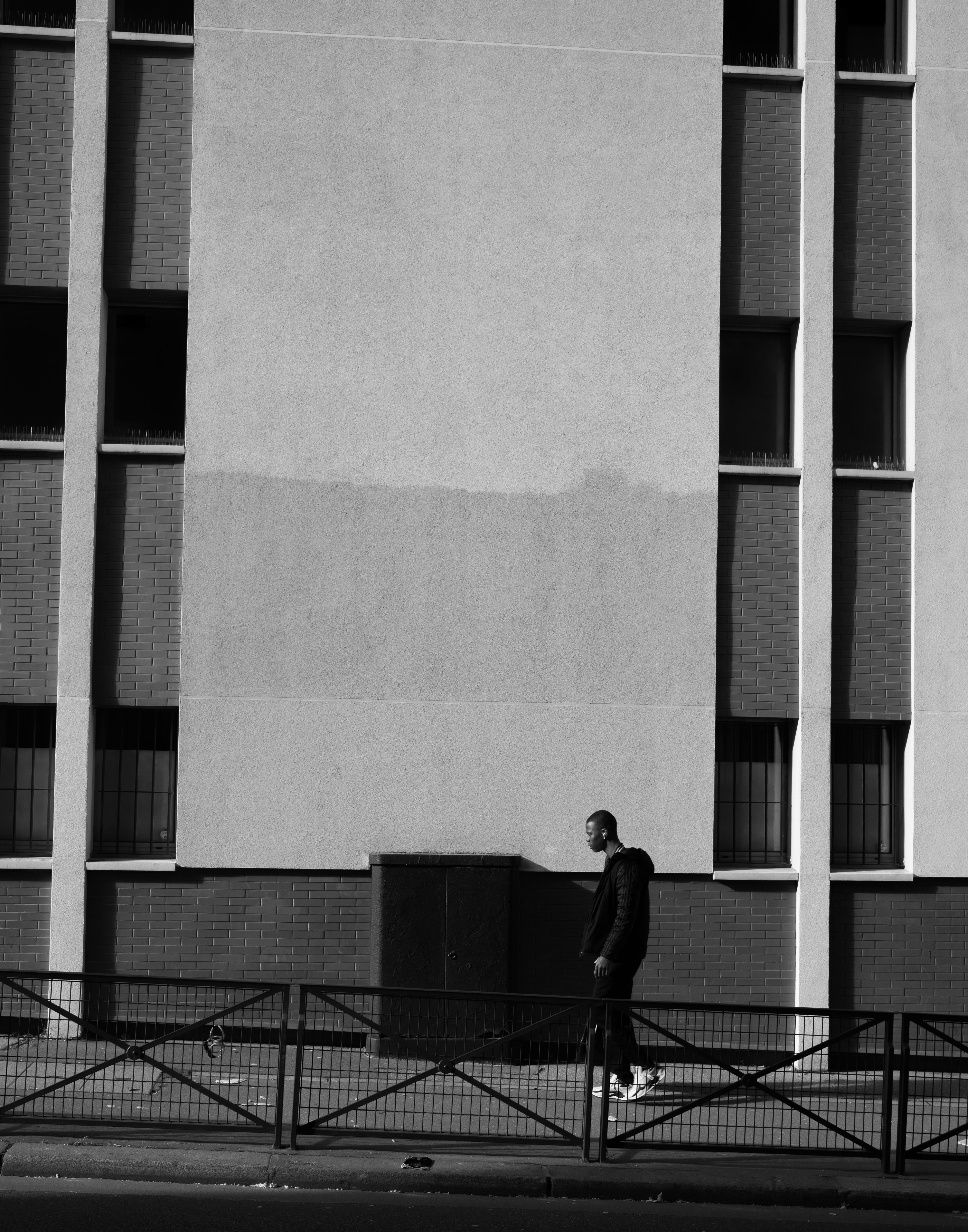 Petit homme, grand mur